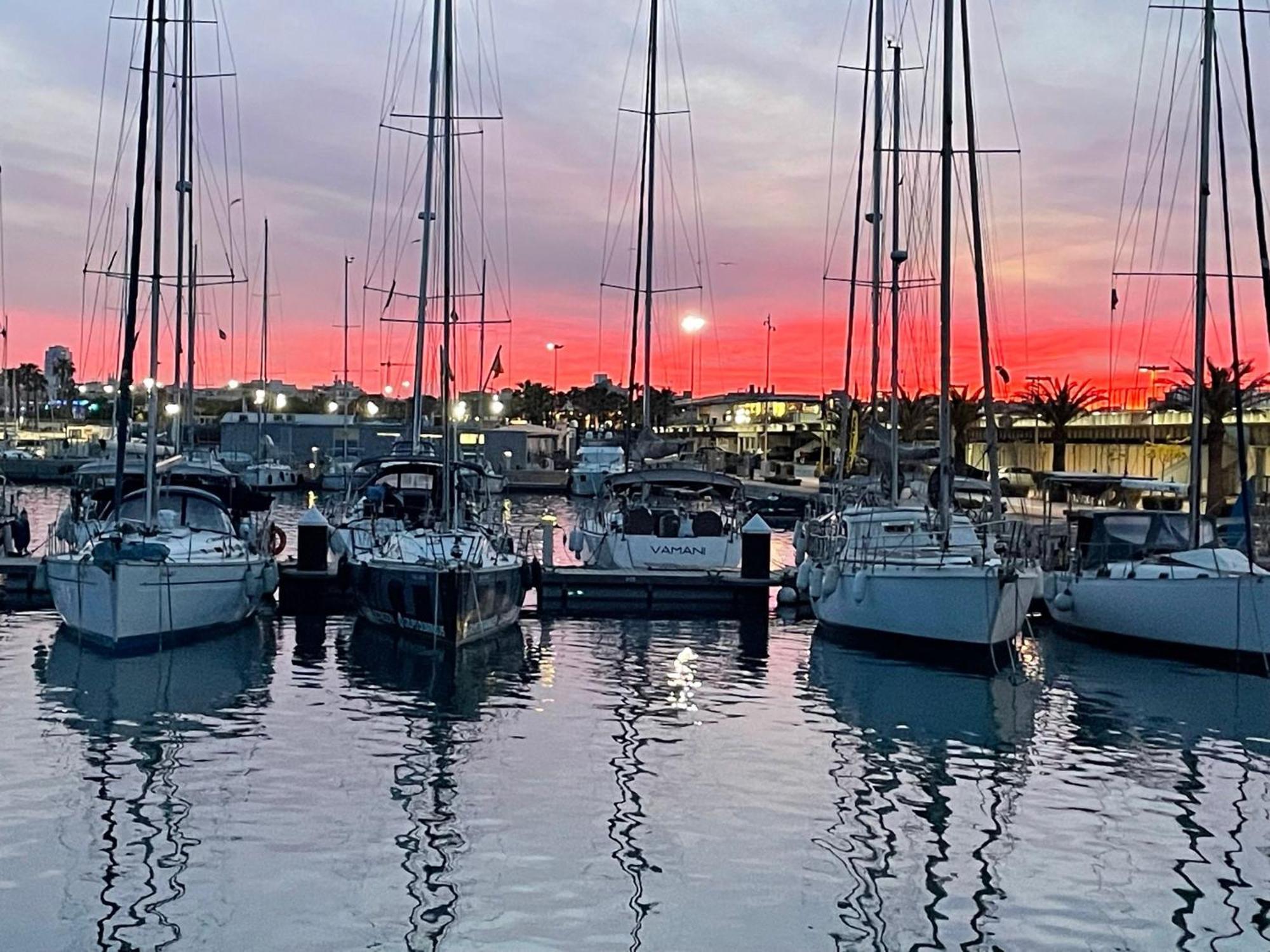 Отель The Valencia Yacht Experience Экстерьер фото